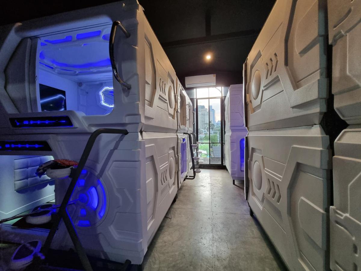 Met A Space Pod @Phrom Phong Bangkok Exterior photo