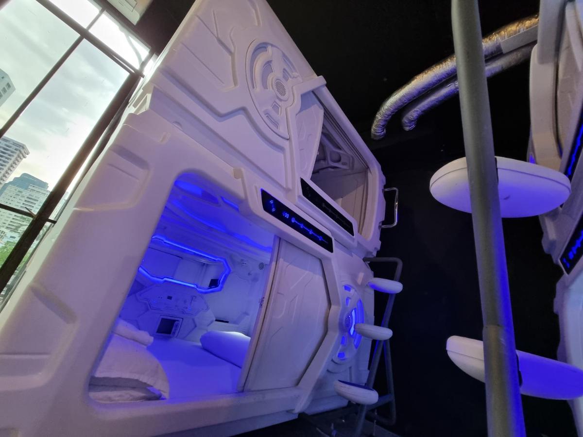 Met A Space Pod @Phrom Phong Bangkok Exterior photo