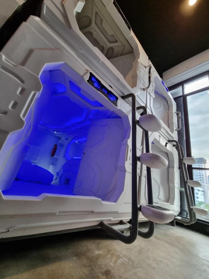 Met A Space Pod @Phrom Phong Bangkok Exterior photo
