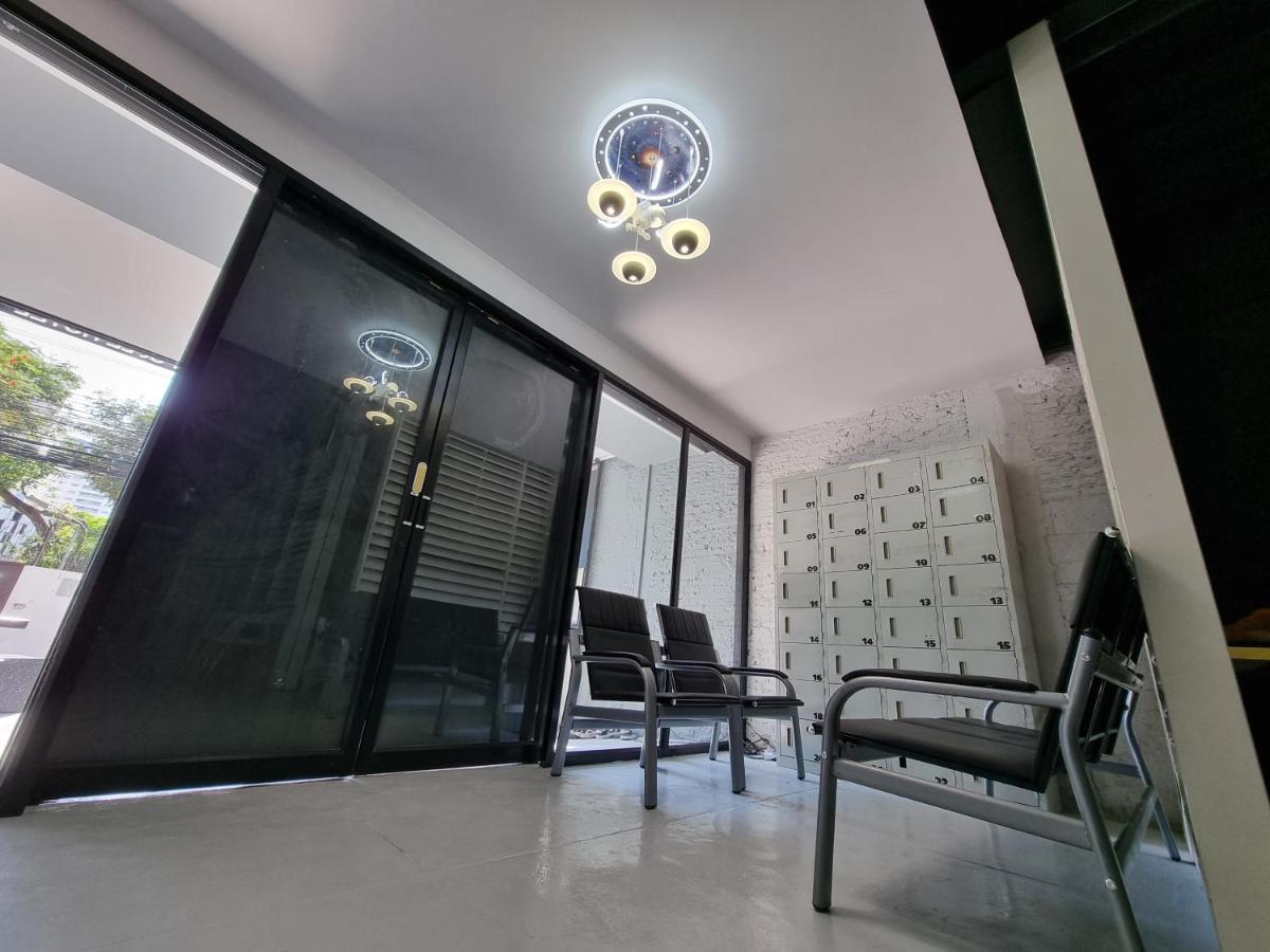 Met A Space Pod @Phrom Phong Bangkok Exterior photo