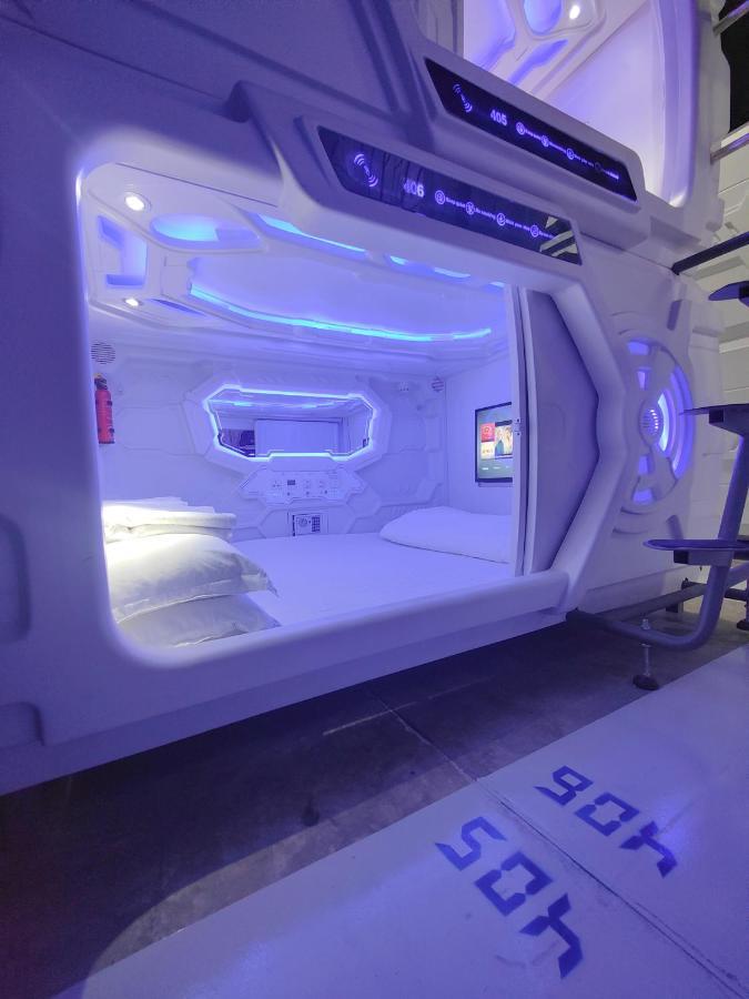 Met A Space Pod @Phrom Phong Bangkok Exterior photo
